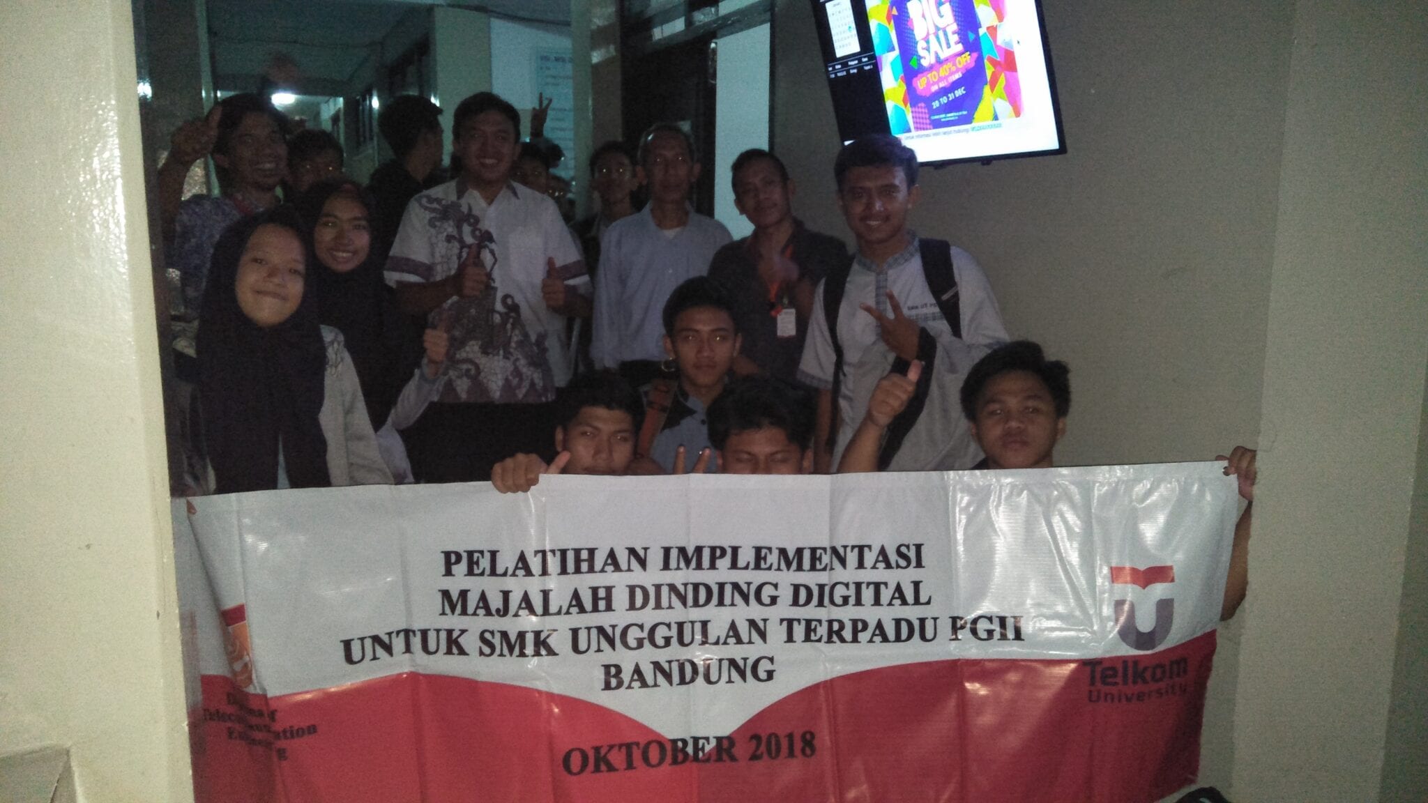 Pelatihan Implementasi Majalah Dinding Digital Untuk Sekolah Menengah Kejuruan Unggulan Terpadu PGII Bandung Pelatihan Implementasi Majalah Dinding Digital Untuk Sekolah Menengah Kejuruan Unggulan Terpadu PGII Bandung